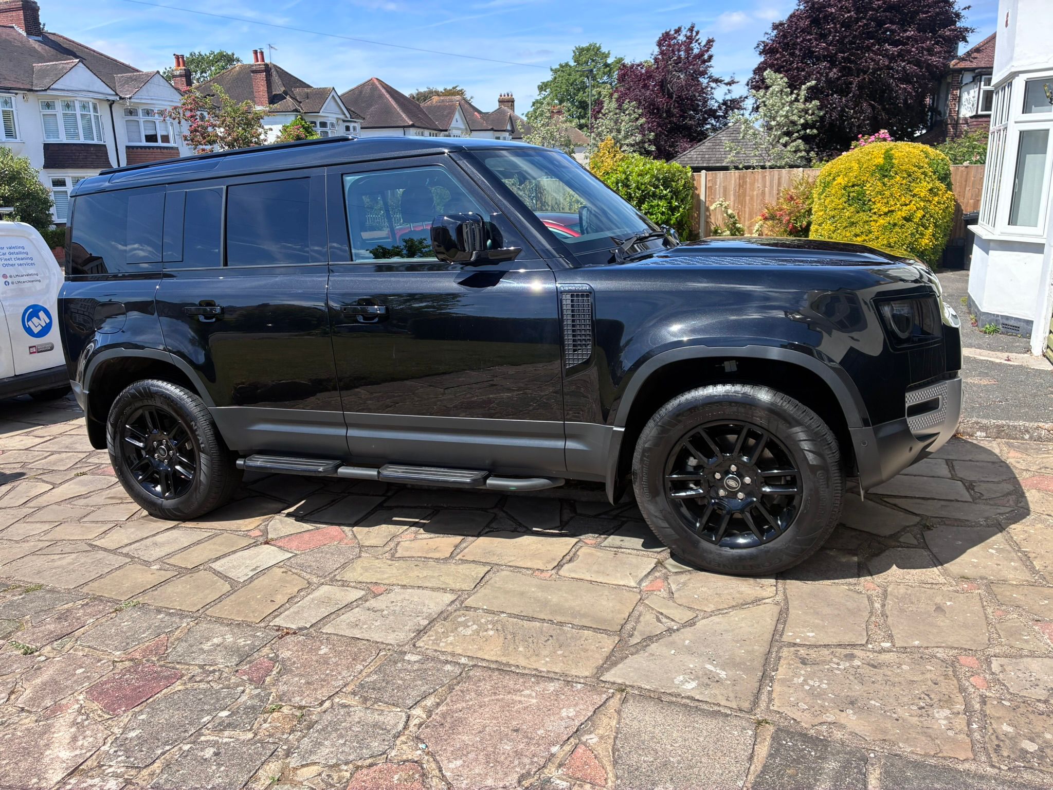 Defender black valet